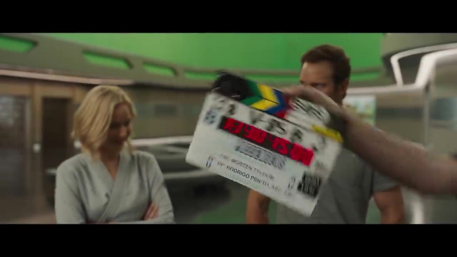 Passengers_Outtakes_with_Jennifer_Lawrence__006.jpg