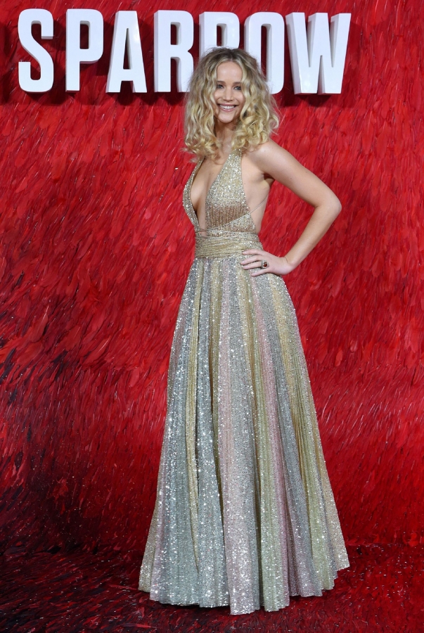 Red_Sparrow_uk_2810029.jpg