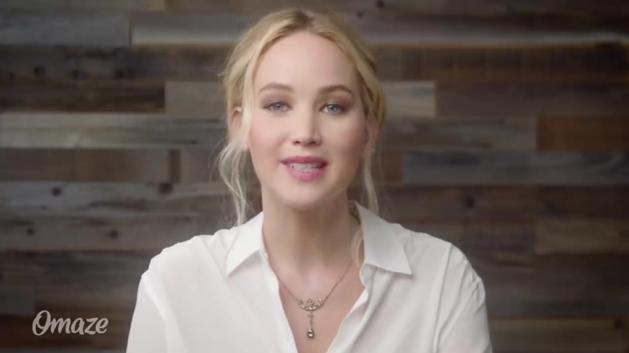Jennifer_Lawrence_Helps_the_Internet_Escape_Awkward_Situations____Omaze_004.jpg