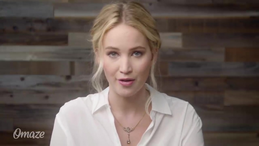 Jennifer_Lawrence_Helps_the_Internet_Escape_Awkward_Situations____Omaze_042.jpg