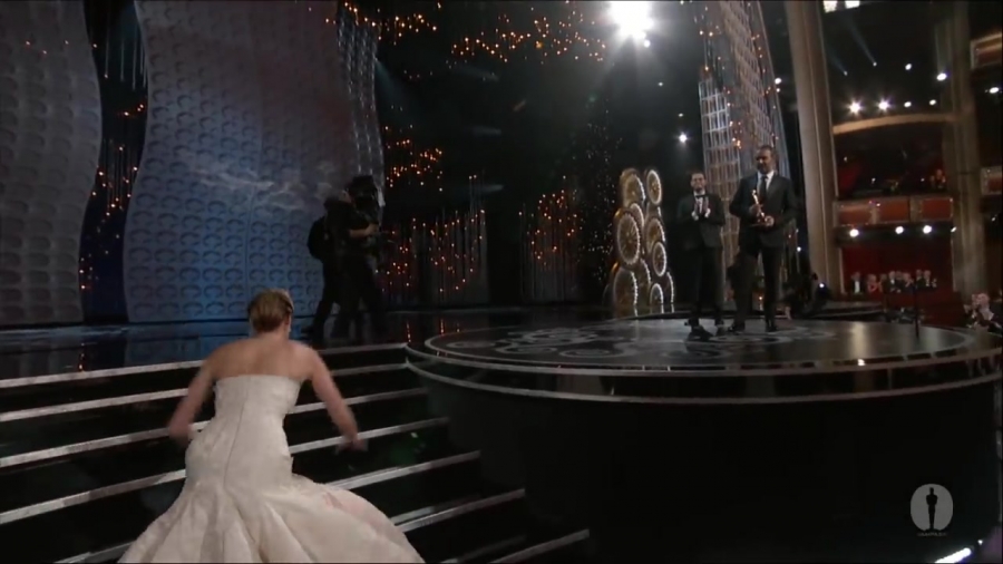 Jennifer_Lawrence_Wins_Best_Actress-_2013_Oscars_122.jpg