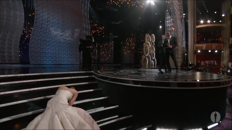 Jennifer_Lawrence_Wins_Best_Actress-_2013_Oscars_124.jpg