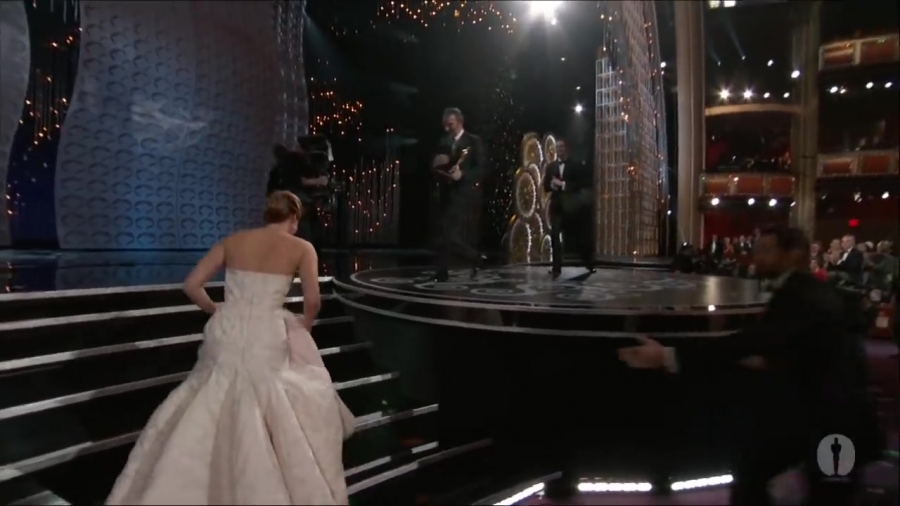 Jennifer_Lawrence_Wins_Best_Actress-_2013_Oscars_126.jpg