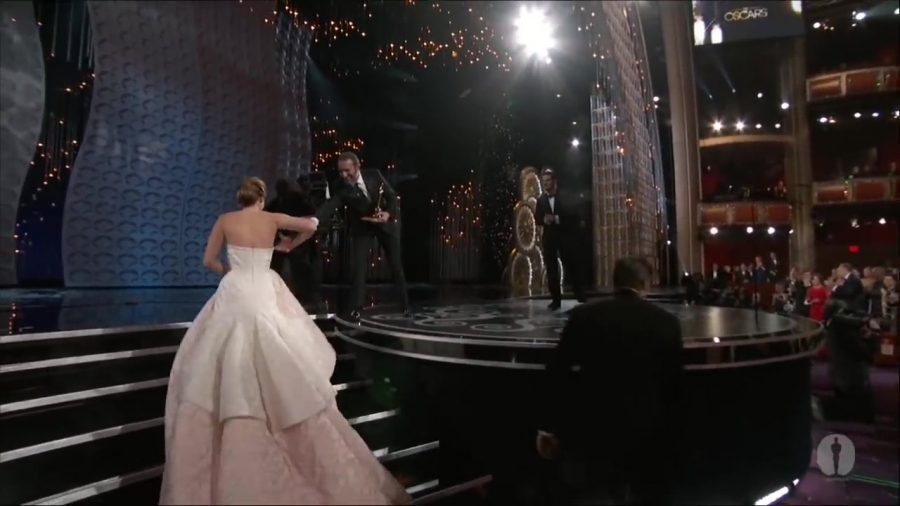Jennifer_Lawrence_Wins_Best_Actress-_2013_Oscars_128.jpg
