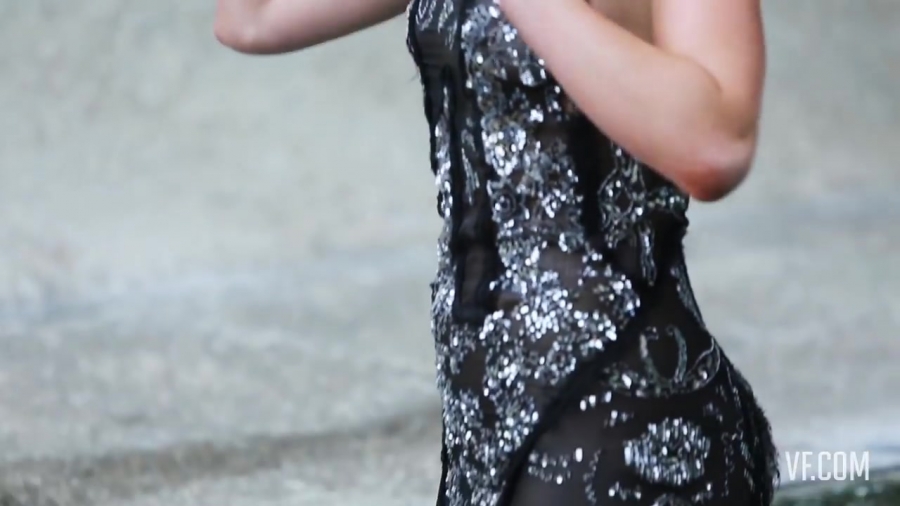 Jennifer_Lawrence_Makes_a_Splash_for_Her_Cover_Shoot___Vanity_Fair_018.jpg
