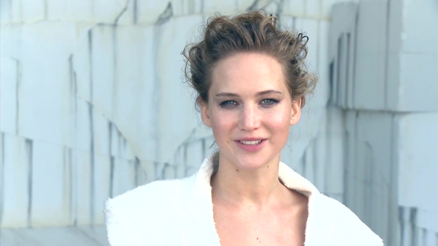 Watch_Jennifer_Lawrence_s_InStyle_Cover_Shoot_034.jpg