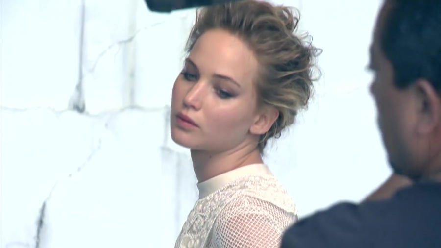 Watch_Jennifer_Lawrence_s_InStyle_Cover_Shoot_080.jpg