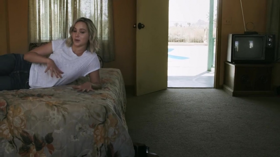 Jennifer_Lawrence_s_Awkward_Interview___Vogue_069.jpg