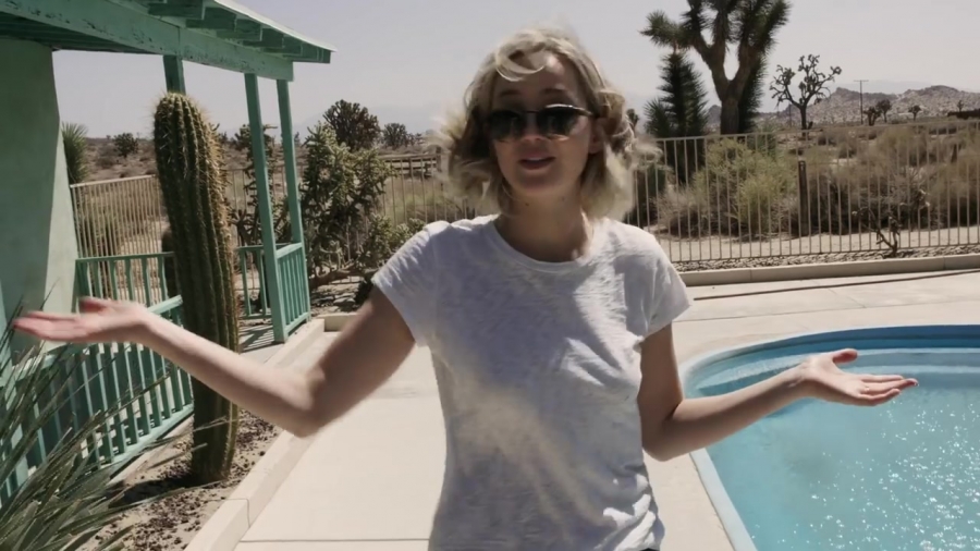 Jennifer_Lawrence_s_Awkward_Interview___Vogue_072.jpg