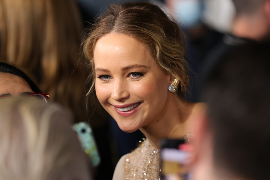 250789938_jenniferlawrence-xaos335-05122021-5.jpg