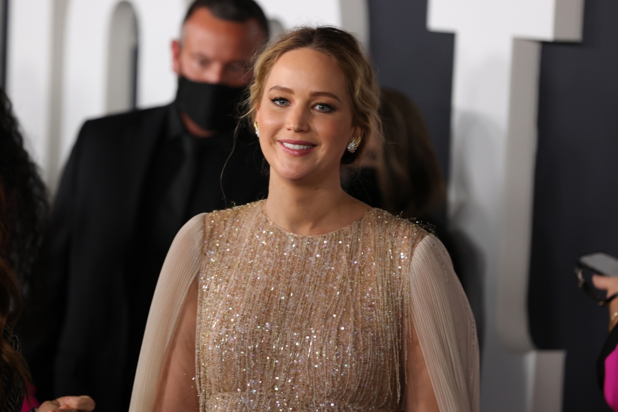 250789939_jenniferlawrence-xaos335-05122021-6.jpg