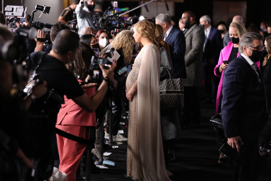250789969_jenniferlawrence-xaos335-05122021-29.jpg